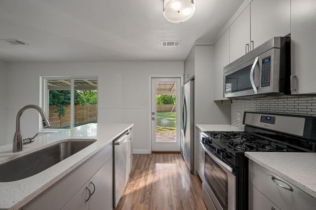 3203 Dolphin DR, Austin, TX 78704