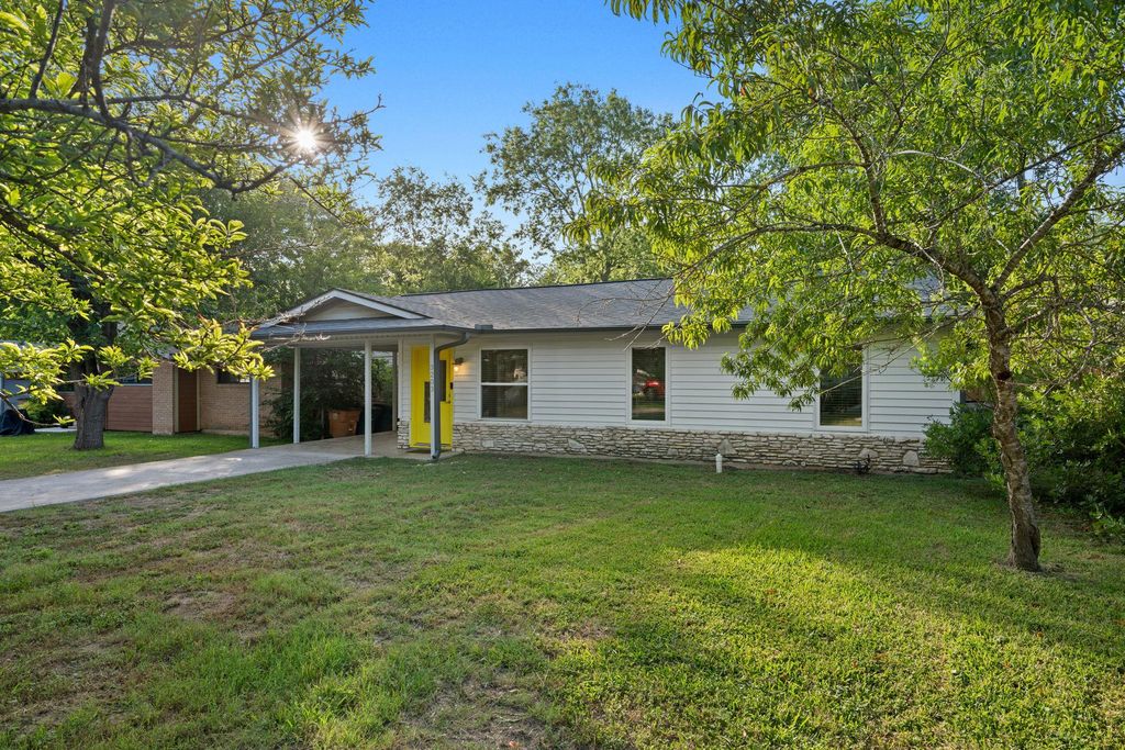 3203 Dolphin DR, Austin, TX 78704
