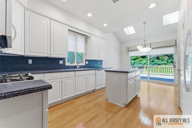 41 Sherwood Drive, Monroe, NJ 08831