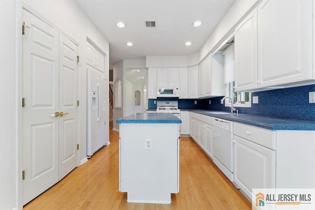 41 Sherwood Drive, Monroe, NJ 08831