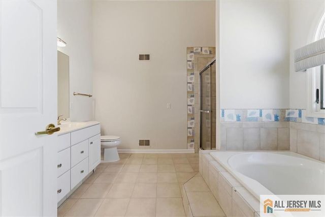 41 Sherwood Drive, Monroe, NJ 08831