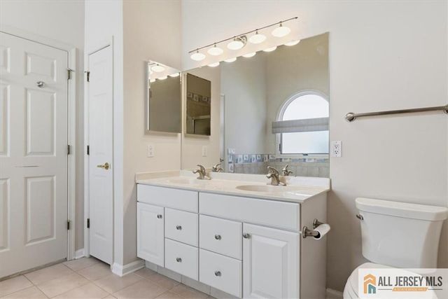 41 Sherwood Drive, Monroe, NJ 08831