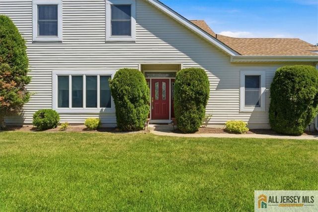 41 Sherwood Drive, Monroe, NJ 08831