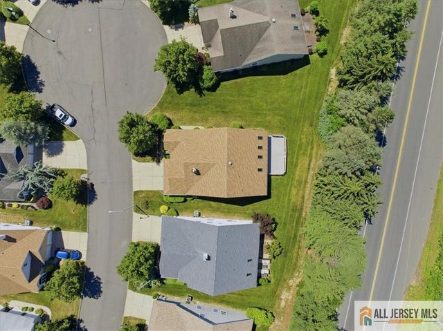 41 Sherwood Drive, Monroe, NJ 08831
