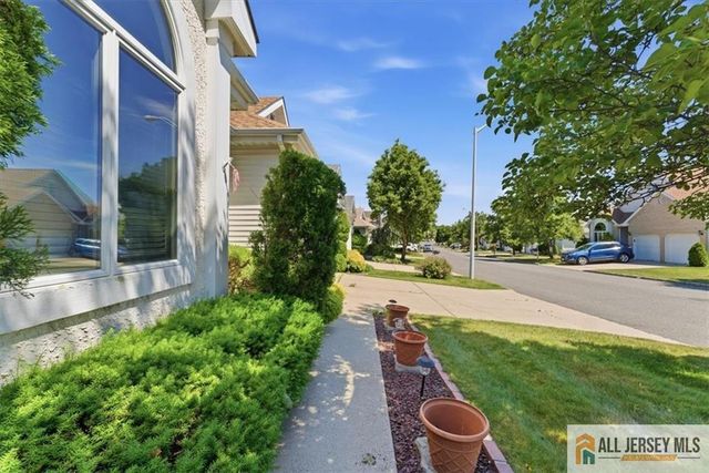41 Sherwood Drive, Monroe, NJ 08831