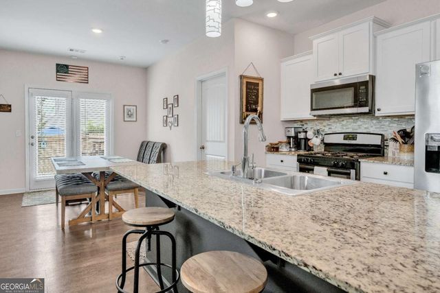 5568 Foxglove Way, Oakwood, GA 30566