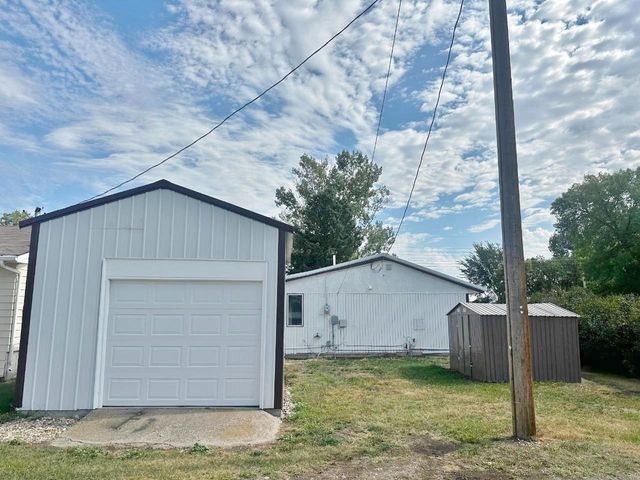 928 39th Street SE, Minot, ND 58701