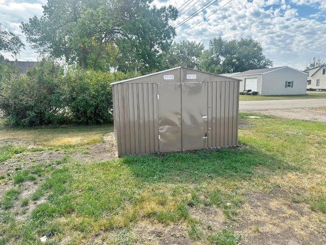 928 39th Street SE, Minot, ND 58701