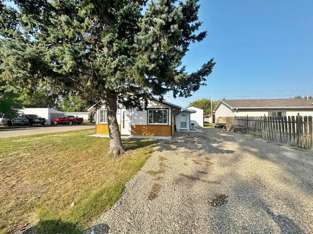 928 39th Street SE, Minot, ND 58701