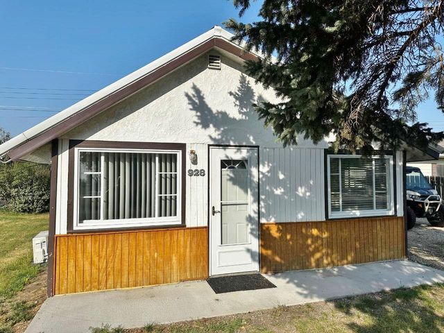 928 39th Street SE, Minot, ND 58701