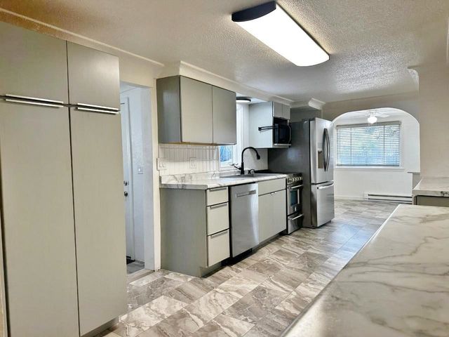 928 39th Street SE, Minot, ND 58701