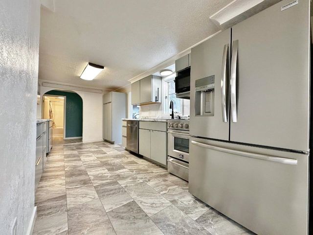 928 39th Street SE, Minot, ND 58701