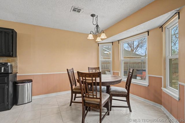 3809 S Poplar Avenue, Broken Arrow, OK 74011