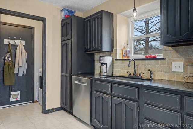 3809 S Poplar Avenue, Broken Arrow, OK 74011