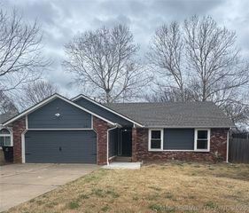 3809 S Poplar Avenue, Broken Arrow, OK 74011