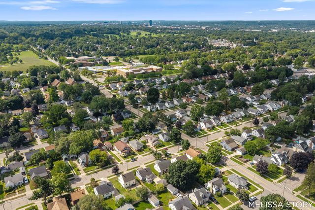 1011 Beechwood Street Ne, City Of Grand Rapids, MI 49505