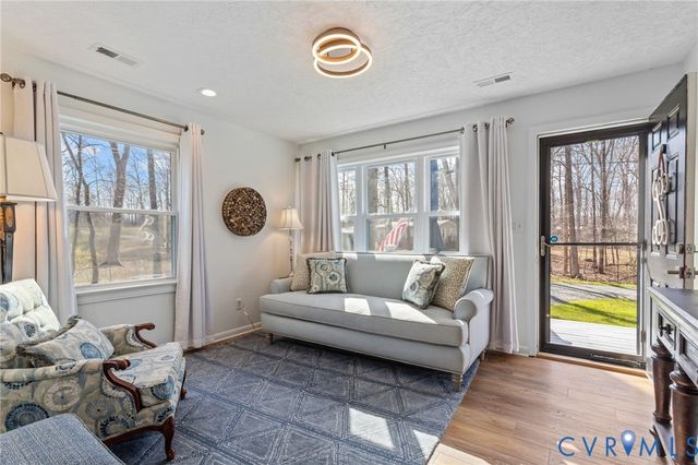 16 McCutcheon Ave, Columbia, VA 23038