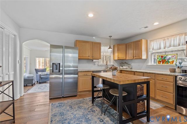 16 McCutcheon Ave, Columbia, VA 23038