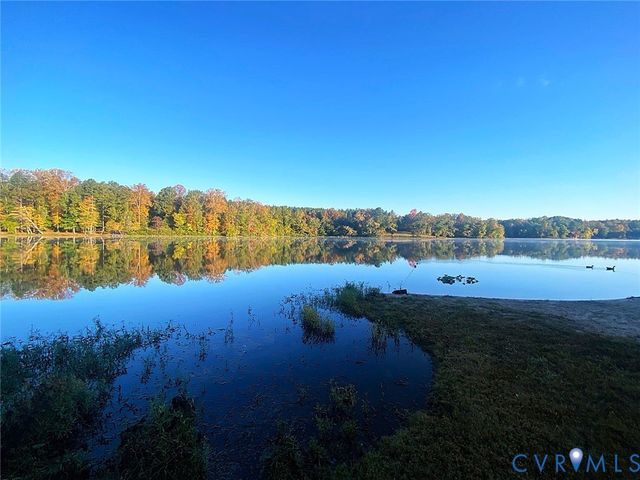 16 McCutcheon Ave, Columbia, VA 23038