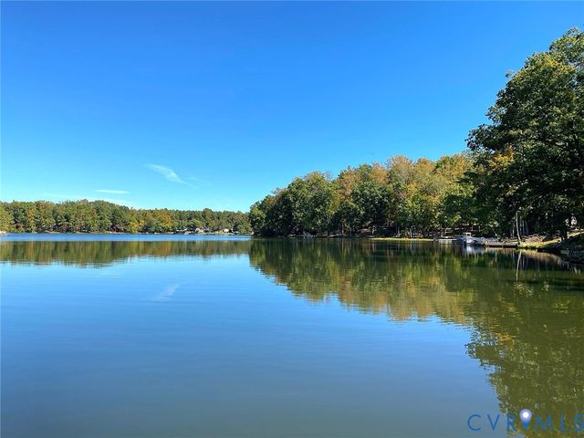 16 McCutcheon Ave, Columbia, VA 23038