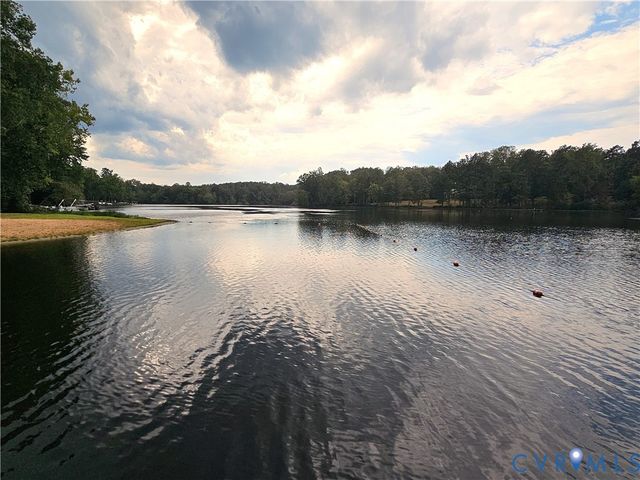 16 McCutcheon Ave, Columbia, VA 23038