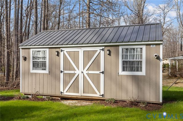 16 McCutcheon Ave, Columbia, VA 23038