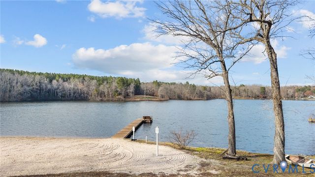 16 McCutcheon Ave, Columbia, VA 23038