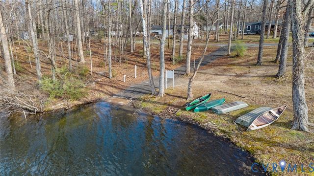 16 McCutcheon Ave, Columbia, VA 23038