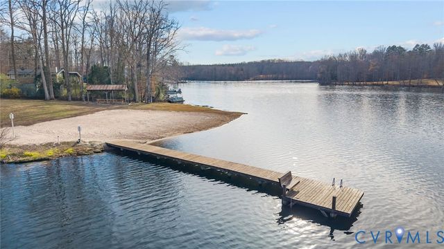 16 McCutcheon Ave, Columbia, VA 23038