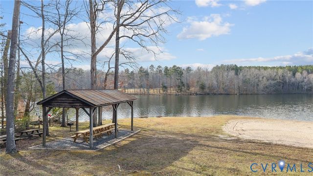 16 McCutcheon Ave, Columbia, VA 23038