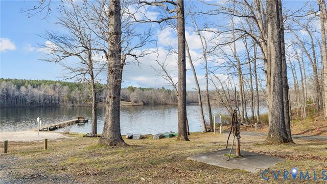 16 McCutcheon Ave, Columbia, VA 23038