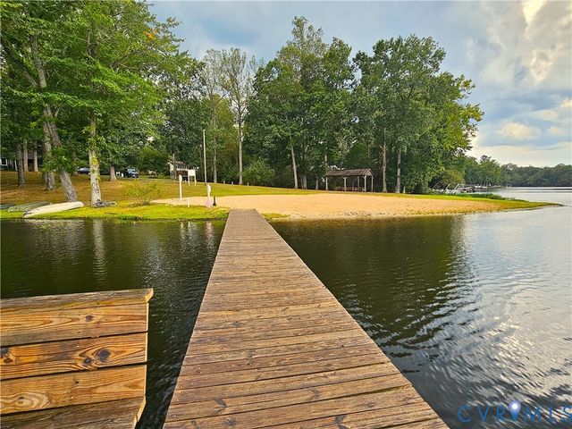 16 McCutcheon Ave, Columbia, VA 23038