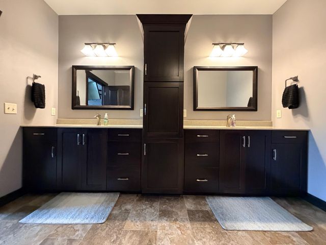 1781 Donavon Drive, Worthington, MN 56187