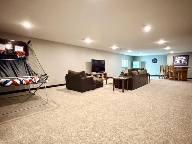 1781 Donavon Drive, Worthington, MN 56187