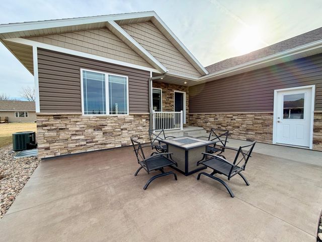 1781 Donavon Drive, Worthington, MN 56187
