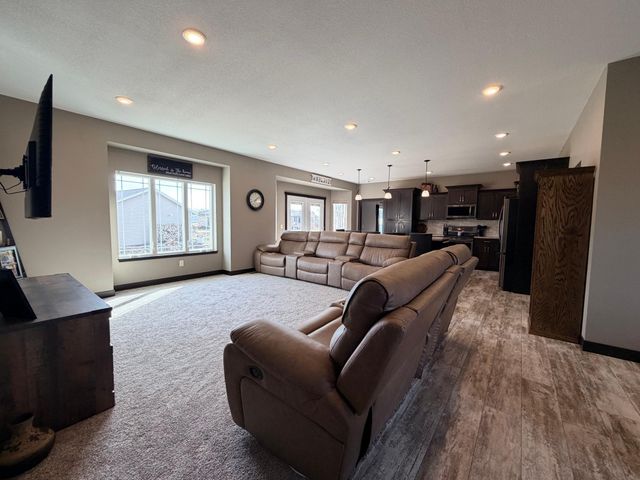 1781 Donavon Drive, Worthington, MN 56187