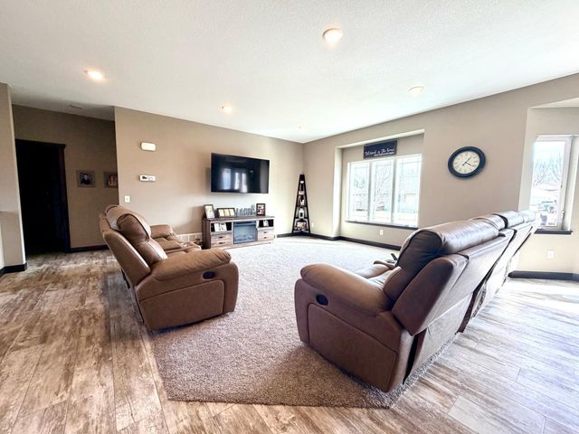 1781 Donavon Drive, Worthington, MN 56187