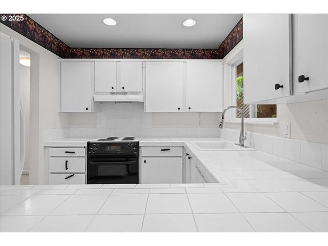 3816 BOTTICELLI St, Lake Oswego, OR 97035