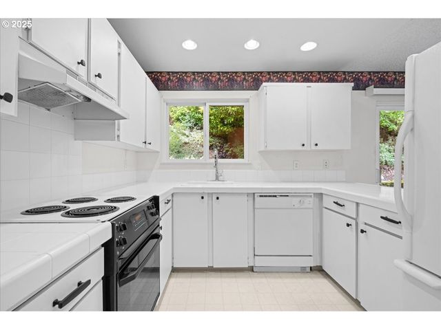 3816 BOTTICELLI St, Lake Oswego, OR 97035