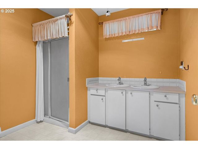 3816 BOTTICELLI St, Lake Oswego, OR 97035