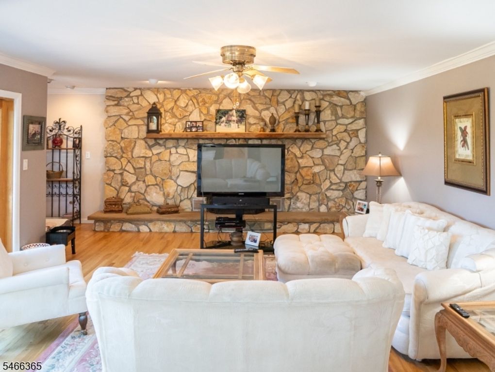 581 Montgomery Rd, Hillsborough Twp., NJ 08844 — photo 2