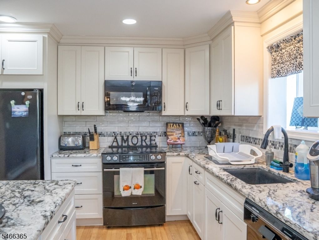 581 Montgomery Rd, Hillsborough Twp., NJ 08844 — photo 5