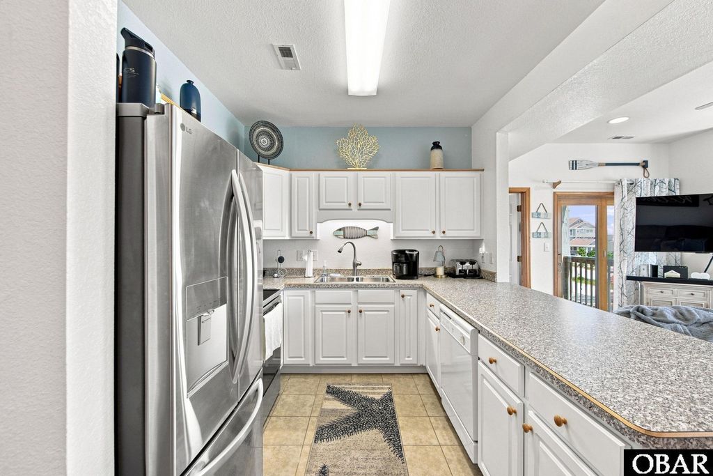 Image 11 of property listing at 2016 S Virginia Dare Trail Unit 202, Kill Devil Hills, NC 27948