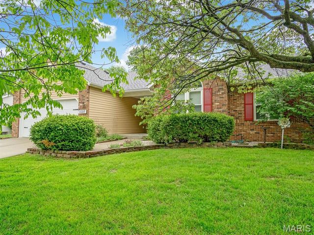 1028 Meadow Lake Drive, Maryville, IL 62062