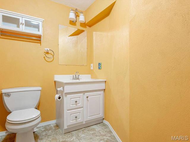 1028 Meadow Lake Drive, Maryville, IL 62062