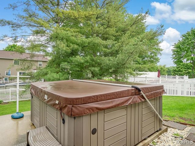1028 Meadow Lake Drive, Maryville, IL 62062