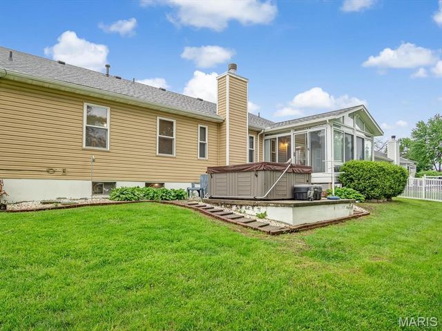 1028 Meadow Lake Drive, Maryville, IL 62062