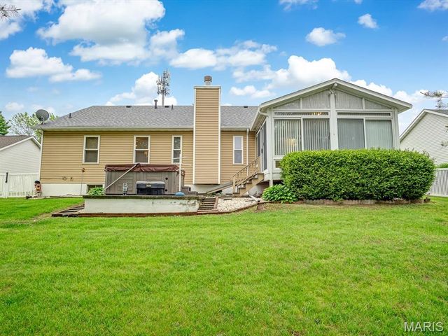 1028 Meadow Lake Drive, Maryville, IL 62062