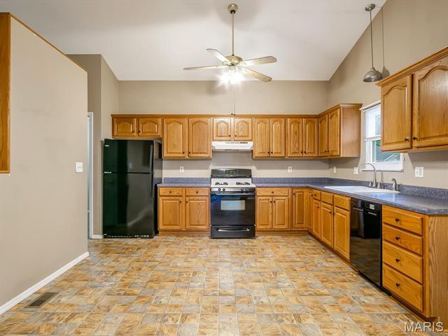 1028 Meadow Lake Drive, Maryville, IL 62062