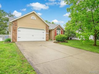 1028 Meadow Lake Drive, Maryville, IL 62062